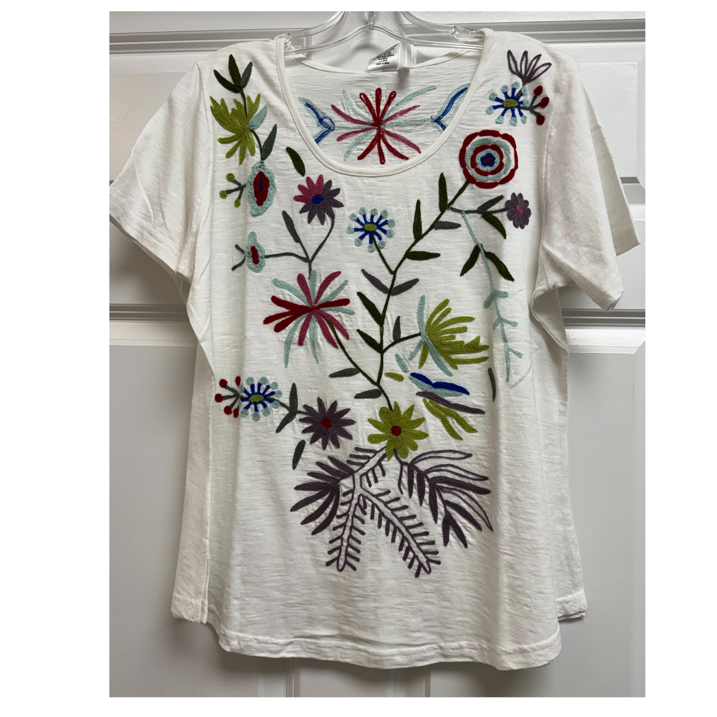 Top - Embroidered Short Sleeve Scoop Neck