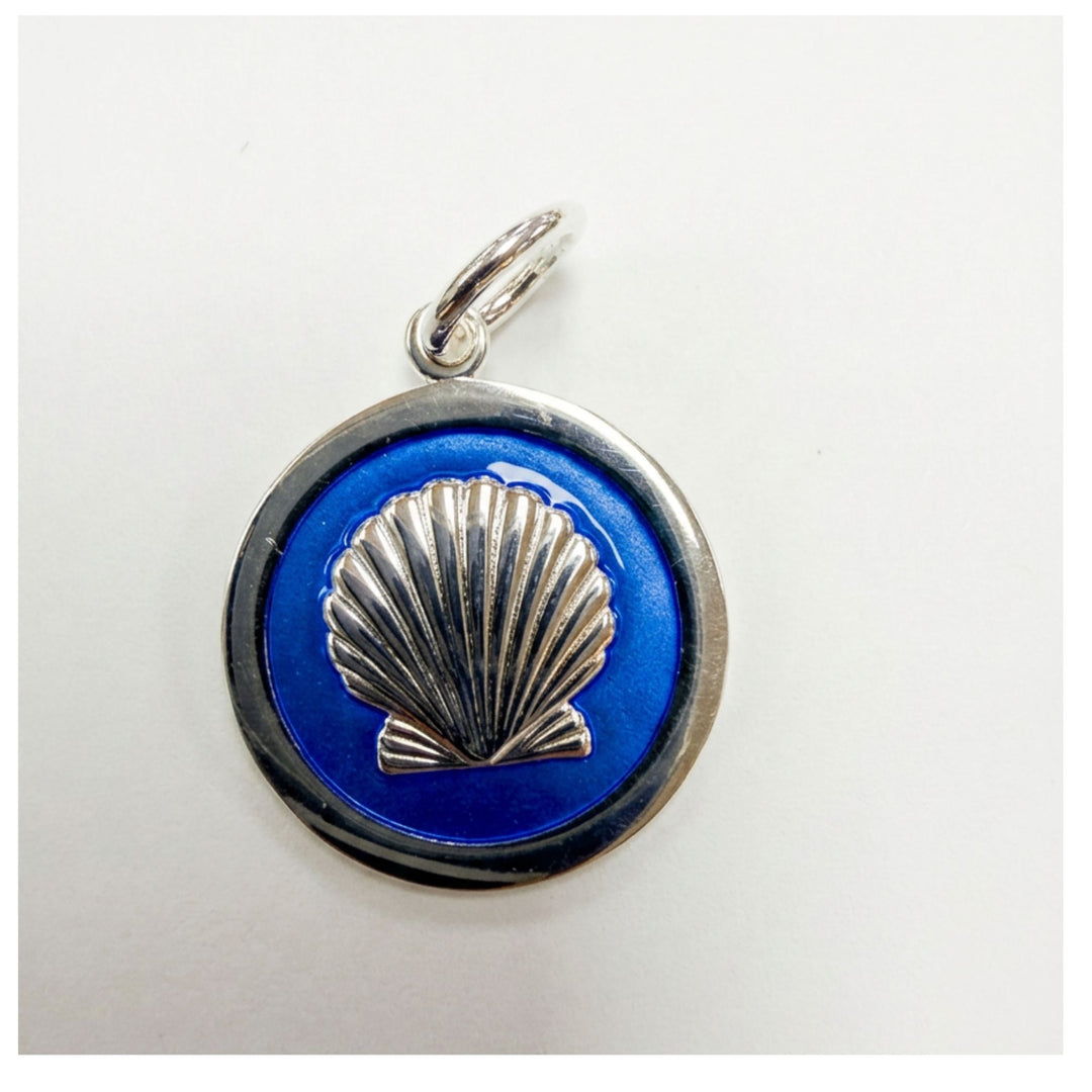 Lola Medium 27mm Shell Pendant - Sterling Silver &amp; Periwinkle