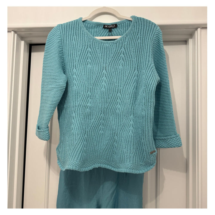 Curved Hem Knit Top