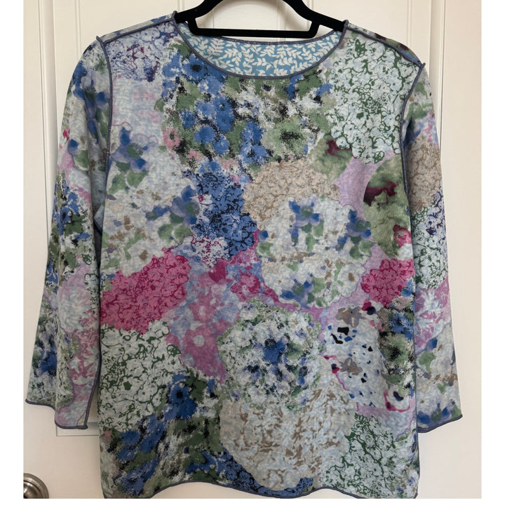Monet Hydrangea Reversible 3/4 Sleeve Top | Pink &amp; Blue Floral